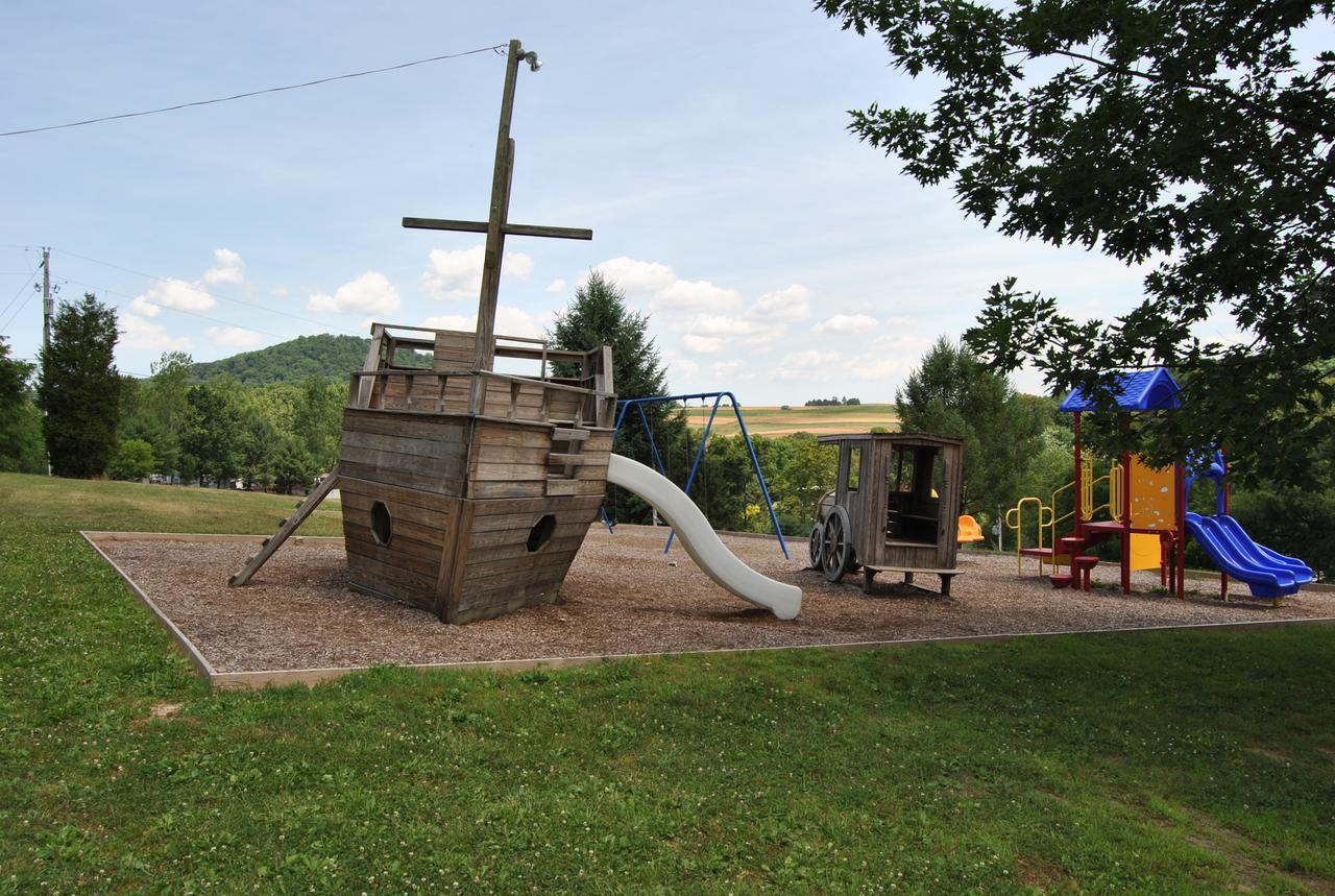 Robin Hill Camping Resort One-Bedroom Cottage 8 Lenhartsville Екстер'єр фото